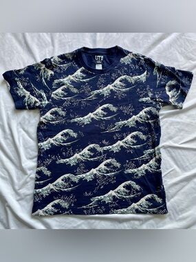 Uniqlo UT x Hokusai Blue Kanagawa Waves Unisex T-Shirt